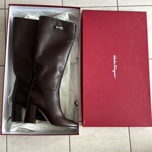 Brand new original Salvatore Ferragamo heeled boots 8,5cm, size 8 run big